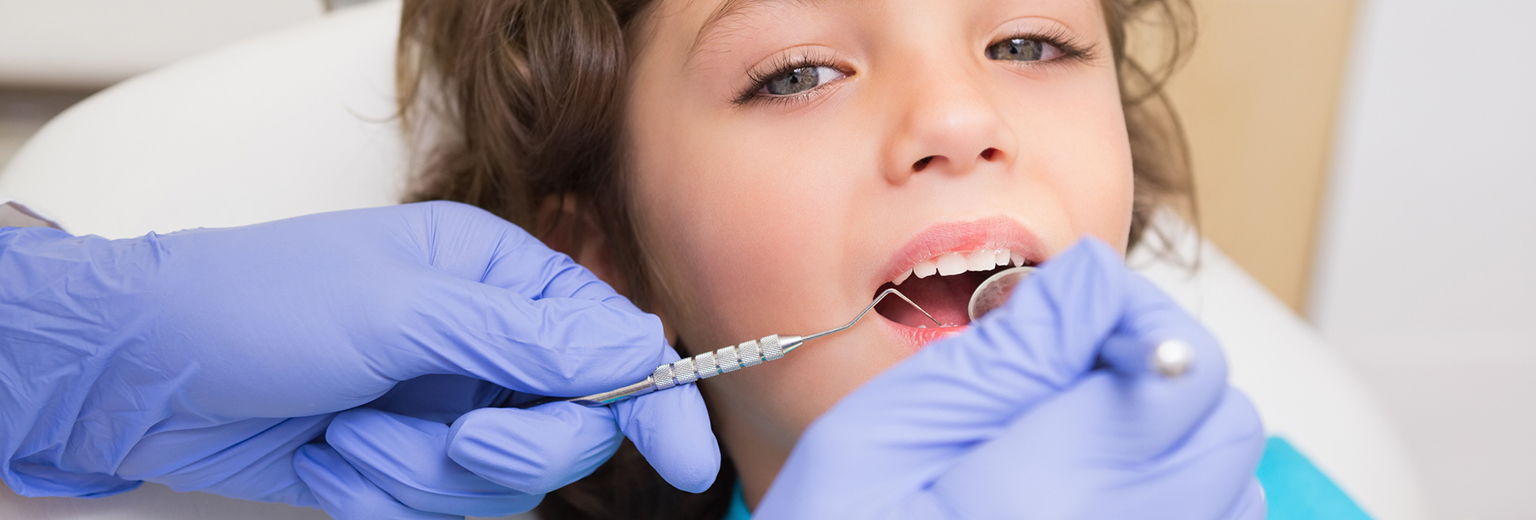 Kid smiling at dental