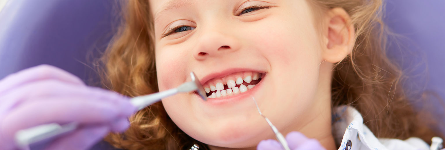 Kid smiling at dental